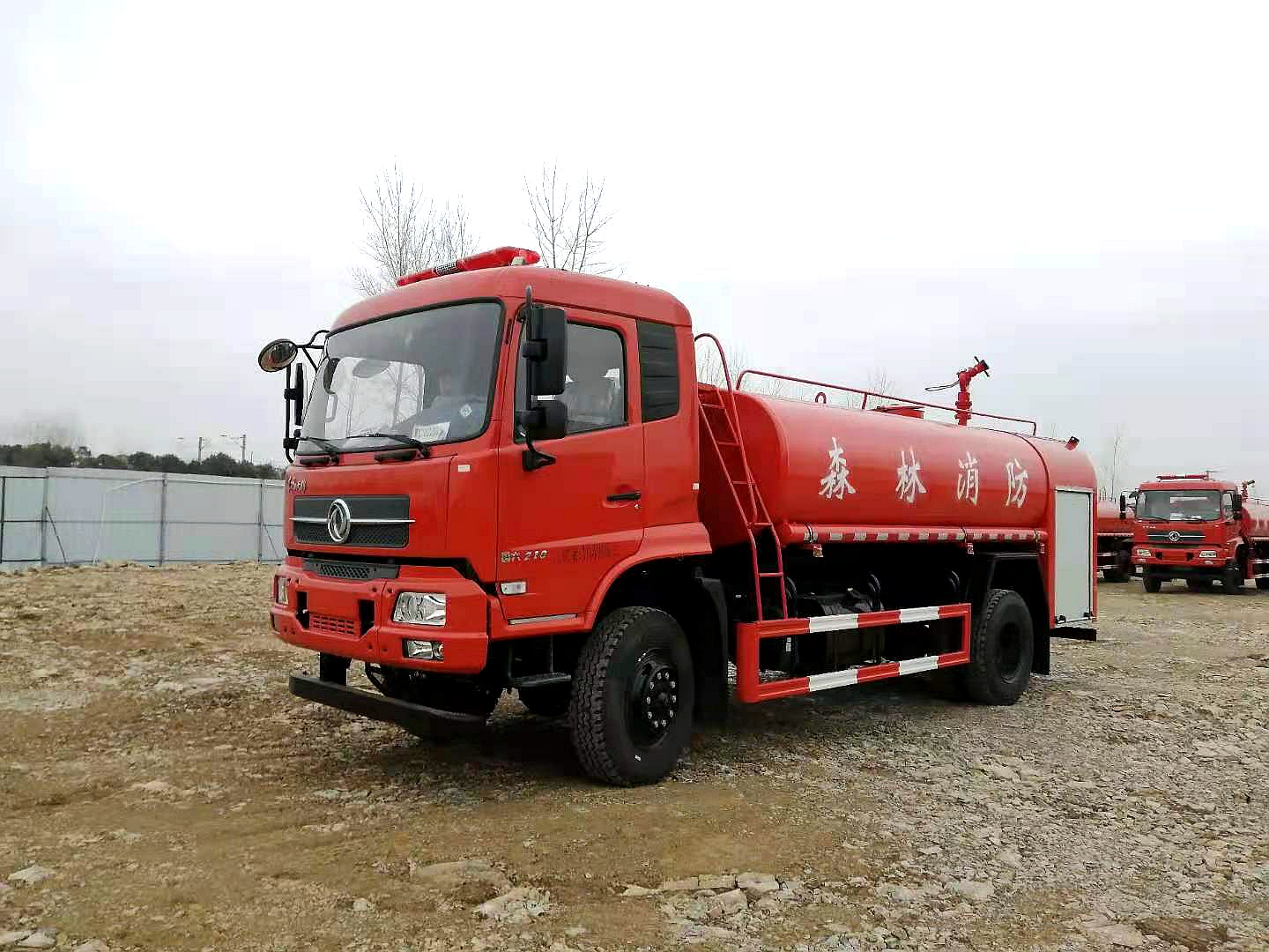 東風四驅(qū)8噸森林消防車